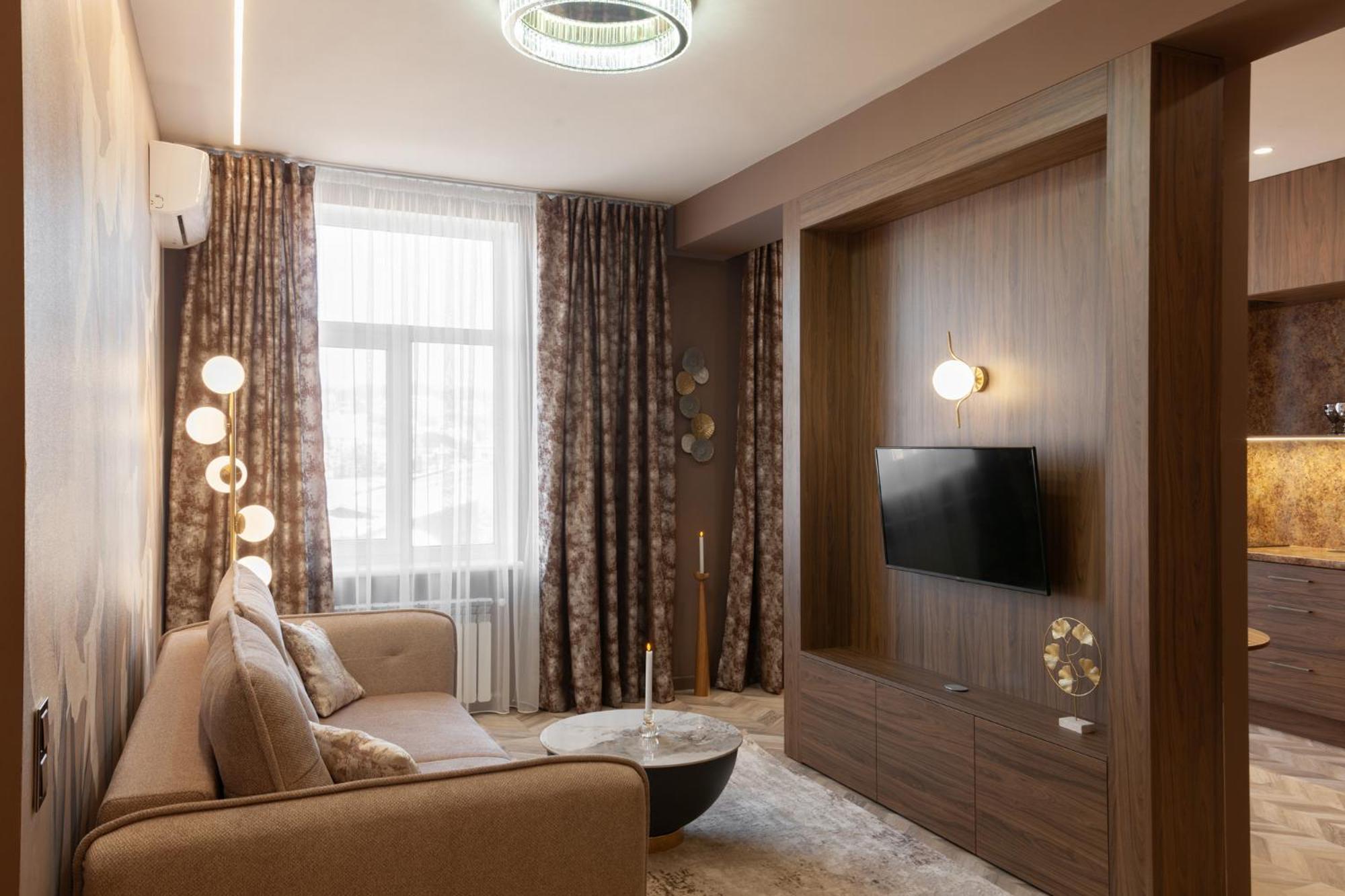 Royal Aparts Multi Lviv Exterior photo